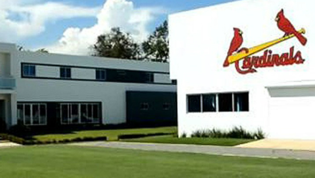 Armed gunmen broke into #STLCards academy in Dominican Republic robbing players and staff of money, jewelry, cell phones and baseball equipment. There were no reported injuries. stlsportspage.com/2023/10/13/arm…