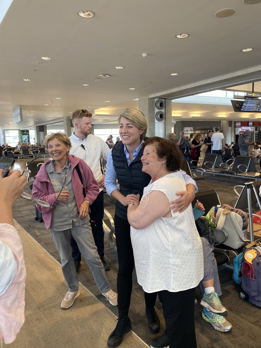 Mélanie Joly tweet media