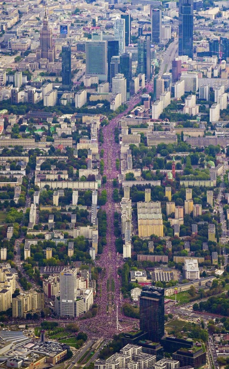BoniekZibi's tweet photo. W niedziele wybory, wszyscy idziemy głosować. To od nas zależy kto wygra. Ja wybrałem , a Wy? ❤️🇵🇱❤️ Viva demokracja❤️🇵🇱❤️Ps. Można wygrać, można przegrać , można zremisować 😜👍 https://t.co/1lc8LdROQm