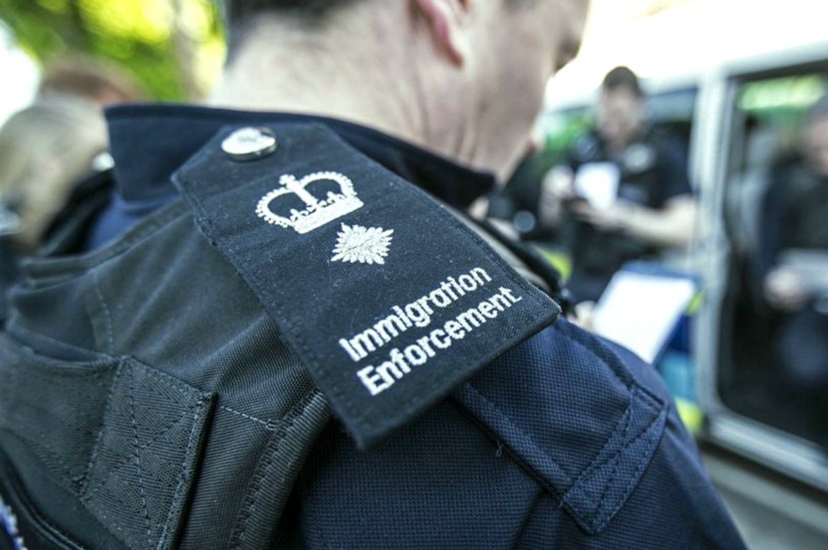 CREWE | IMMIGRATION OFFENCES 

On 12th October a male 41, originally from Bangladesh was arrested for being an overstayer in the UK. In breach of section 24 of the immigration act.

He has now been handed over to the Immigration Enforcement agency