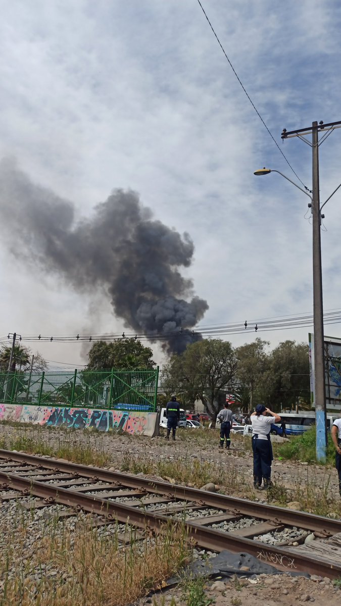 13:57 | 🚨🔥🚒 #URGENTE #Maipú Se declara 2da ALARMA INCENDIO EN GASCO Maipú. Camino a Melipilla c/ El Milagro. Sale Q2 B4 Z6 CB Peñaflor en apoyp a K1 B3 B-6, Q-7, B-1, B-5, Z-8, B-3 CB Maipú R11 Z8 S1 #Metrosur B4 <a href="/CBQN/">C.B. Qta. Normal</a> (<a href="/josebrio/">JoseBrio_nes</a>)  <a href="/reddeemergencia/">Red de Emergencia ONG</a> <a href="/biobio/">BioBioChile</a> <a href="/cleivamoris/">🚨🚨Claudio Leiva Moris 🚒🚒🇵🇸</a>