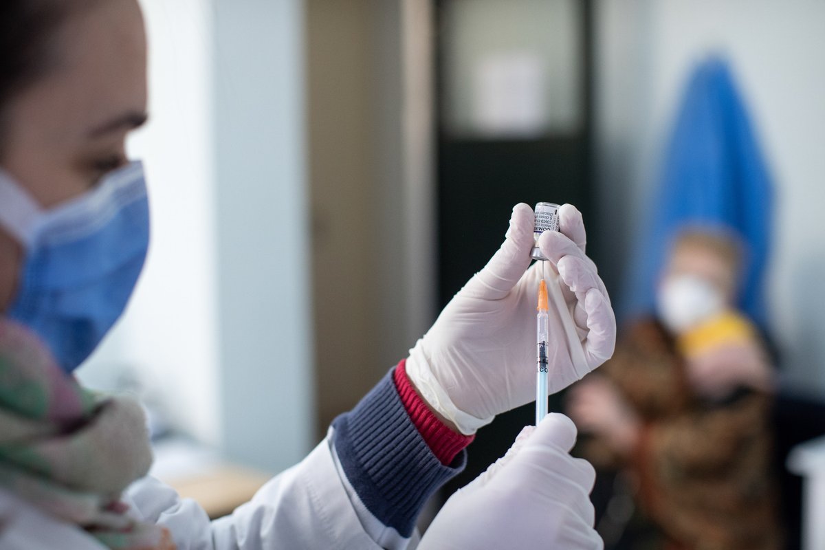 A new study in Albania brings fresh evidence that the #COVID19 vaccine booster provides excellent protection against SARS-CoV-2 infection in health-care workers.

Read more here⬇️ 
who.int/europe/news/it…