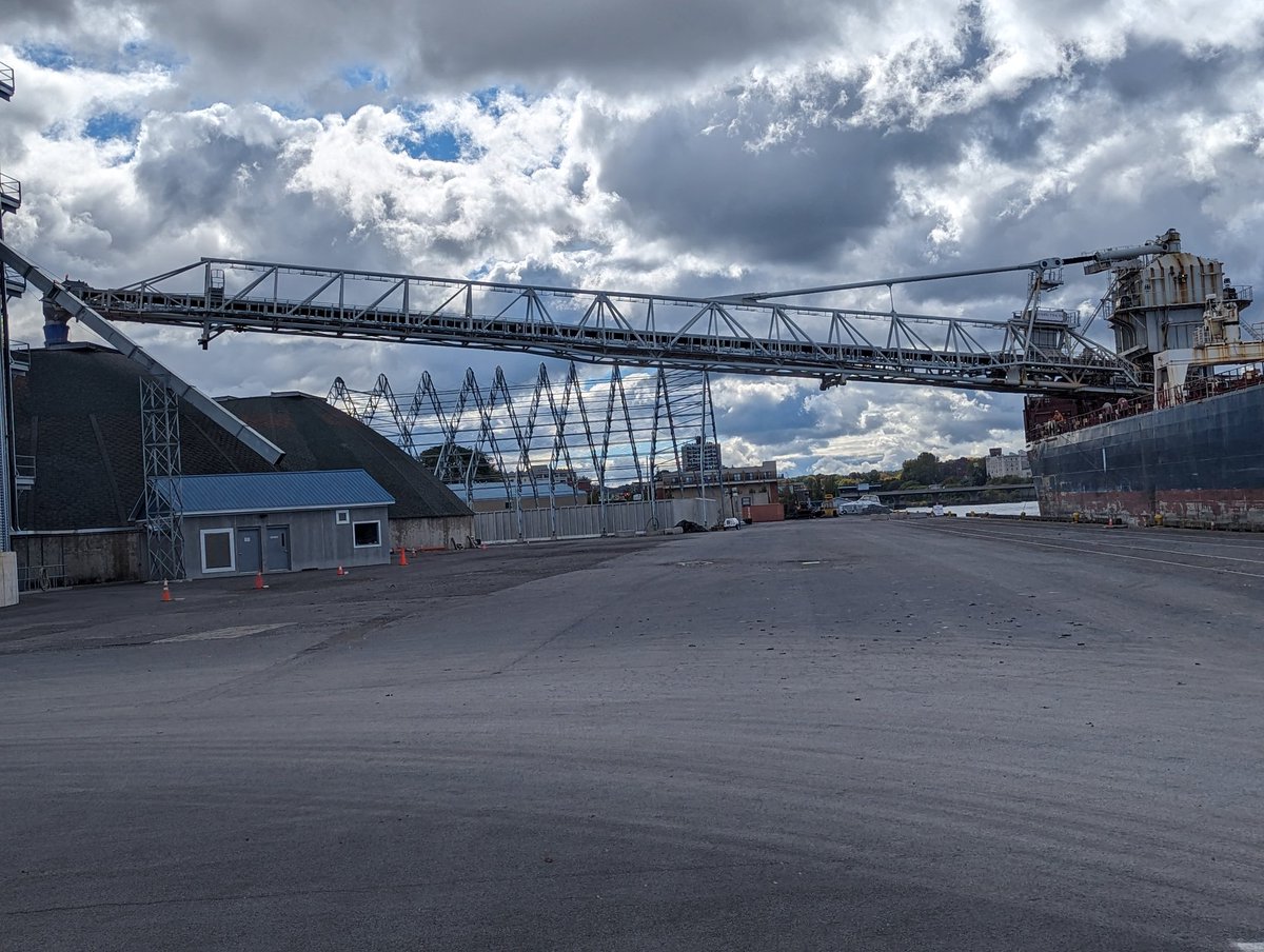 PortOswego's tweet photo. Many people do not realize that the Port of Oswego is a major supplier of agricultural fertilizer, potash, to Central New York farmers. The Innovator is at the port today unloading potash to supply upstates farmers. #portoswego #hwyh2o #oswegony https://t.co/Ug1rMP4Xwu
