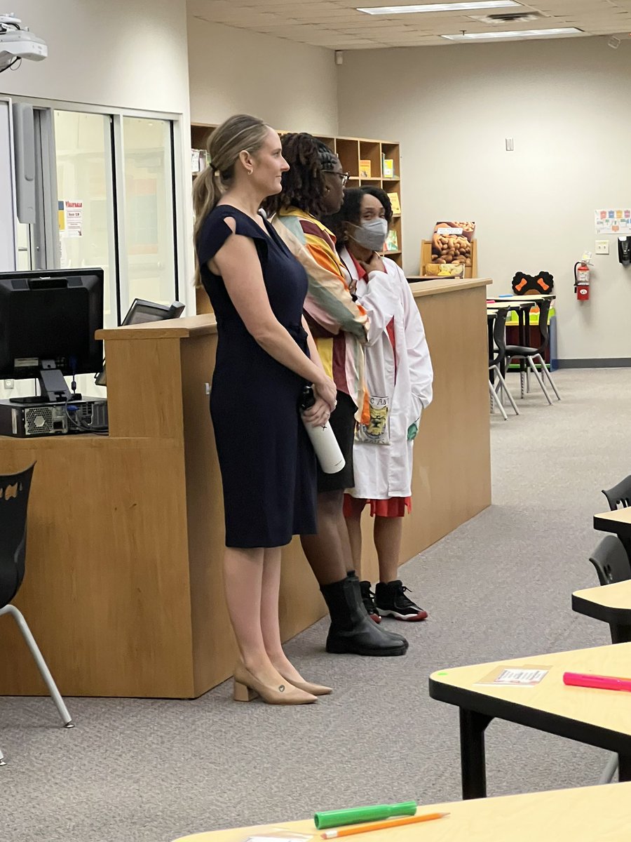 JasmineCDillard's tweet photo. Recap: @GoodReasonHou LOVES @ShadydaleRams @TeamHISD Teachers! Thank you for gifting Mrs. Martinee’s Science Department & Principal Agnew for the school $$$$$$$$$ (2 big checks!) with @AmyPoerschke! 💗 #PathToAnA https://t.co/hkFQBpWFSr