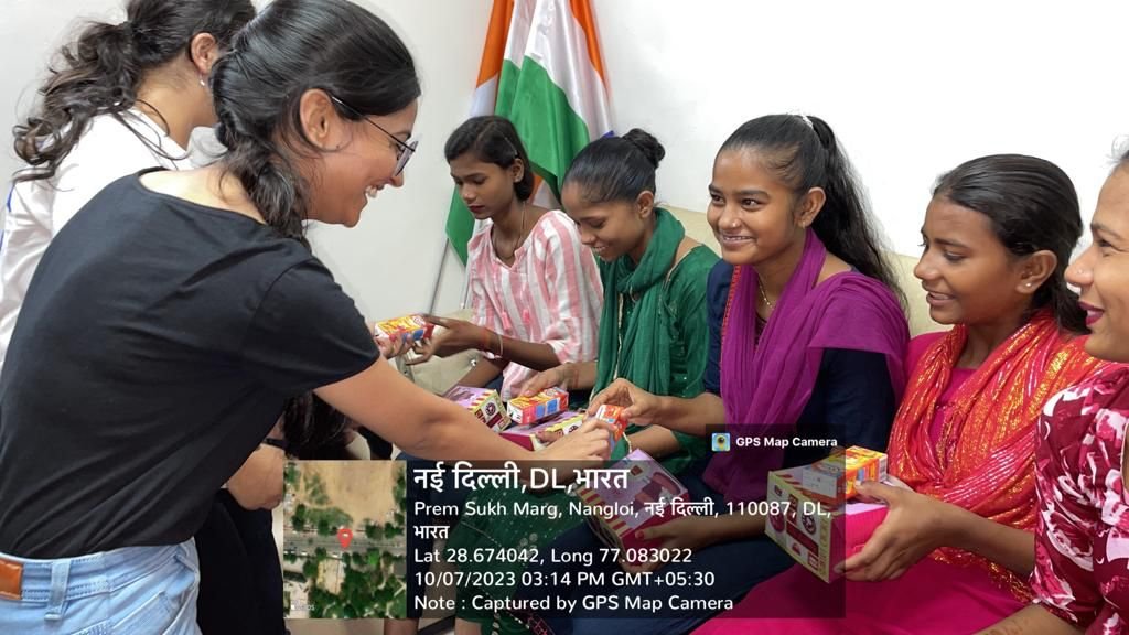 Dept of HDFE's 'Community First Initiative', JDMC-IQAC Centre for Extension & Outreach Activities in collab  w/Womenite celebrated Joy of Giving Week (Daan Utsav) (2-8 Oct, '23) with distribution of food items, stationary, Mayur jugs  etc in various parts of the city.