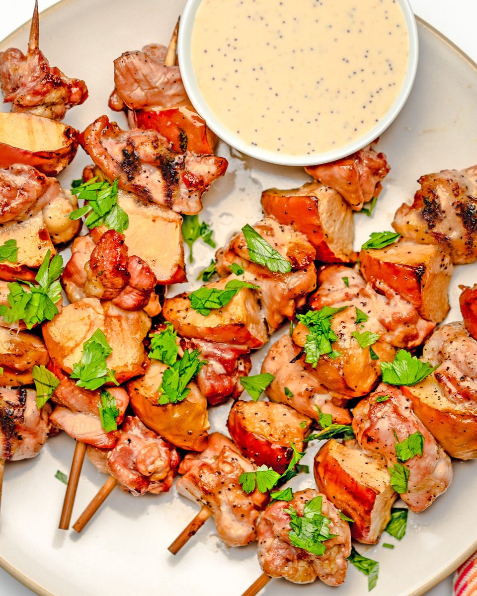 primalblueprint's tweet photo. Kebabs, Kabobs, Kebobs? Who cares how you say it, when it's this delicious?! 🏈 

Spice up your tailgate with our Grilled Chicken and Apple Kabobs🔥

https://t.co/hoRyggRBZM https://t.co/pawcUrNyMy