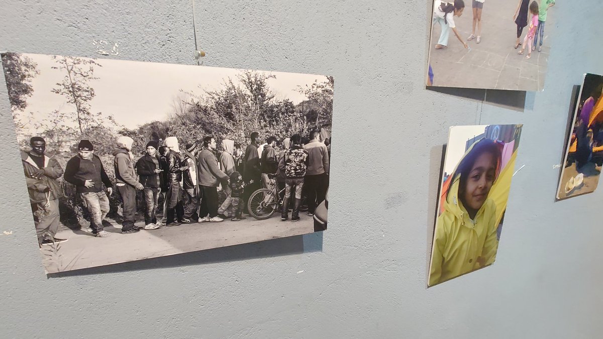 Aviat podreu passar a veure les fotos de l'exposició sobre corrents migratòries que organitza @AmbLesTevesMans a La Cate!