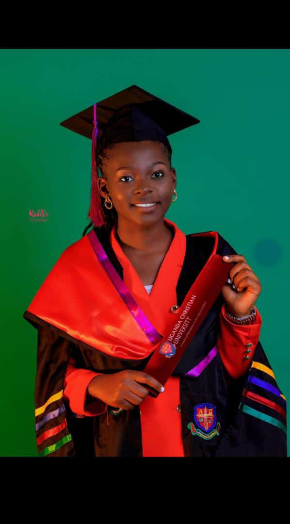 BabiryeEleanor's tweet photo. Bachelor of Arts in Mass Communication  Thank you God https://t.co/VSqfaVlAuI