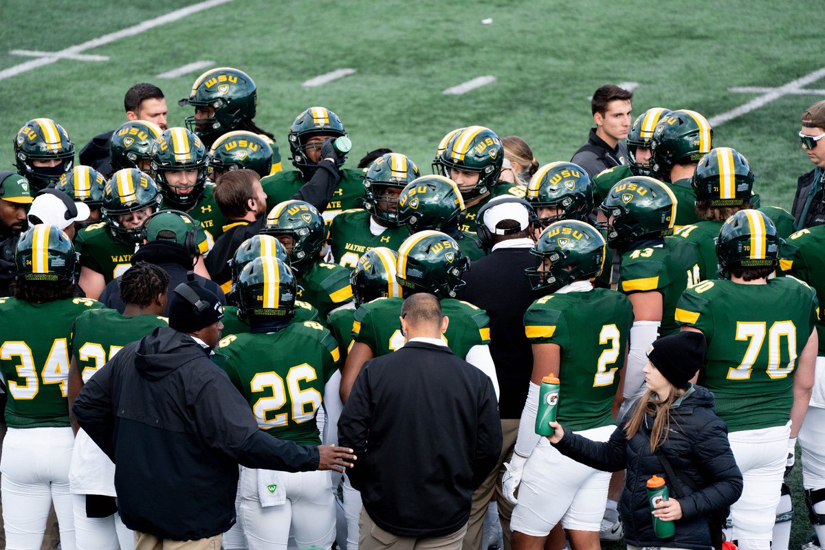 cdspazz's tweet photo. I am blessed and highly favored 🤲🏾 Wayne state University just offered!🟡🟢 @CoachBStro @CoachCrafts @PapagoPumas @waynestate @CoachWheat6 https://t.co/DRODBRAoJ2