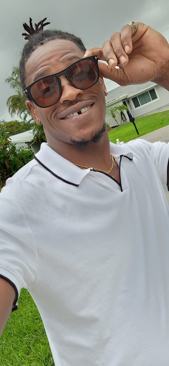 given_official1's tweet photo. White always look good on me😊 guys let me see y'all in white.⚪🤍

Quotes twit sa ak yon foto/videyo kote w gen blan sou ou📸👇 https://t.co/aYv9SGETpY