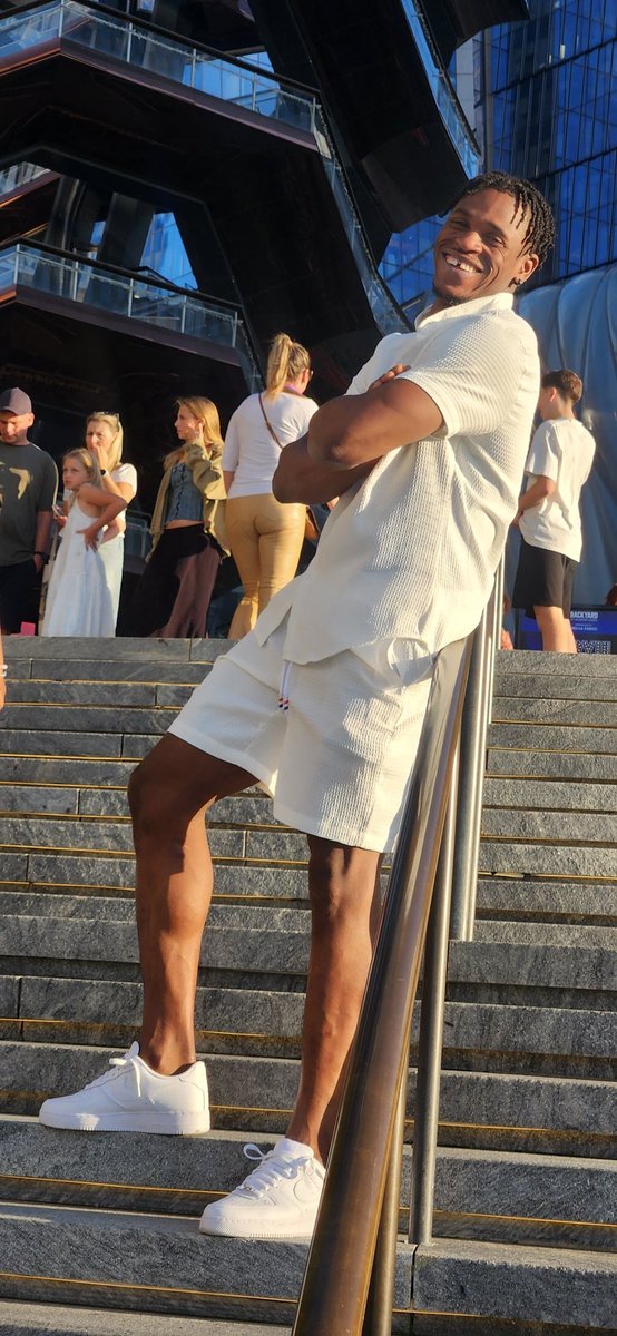 given_official1's tweet photo. White always look good on me😊 guys let me see y'all in white.⚪🤍

Quotes twit sa ak yon foto/videyo kote w gen blan sou ou📸👇 https://t.co/aYv9SGETpY