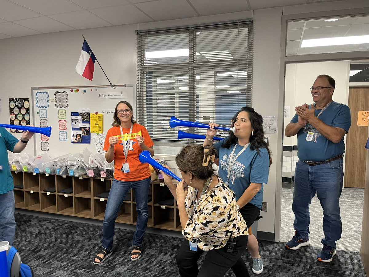 FaldynFoxes's tweet photo. We love tooting our teachers’ horns! Thank you for all you do for Faldyn! 🦊 https://t.co/9Cc64X83ms