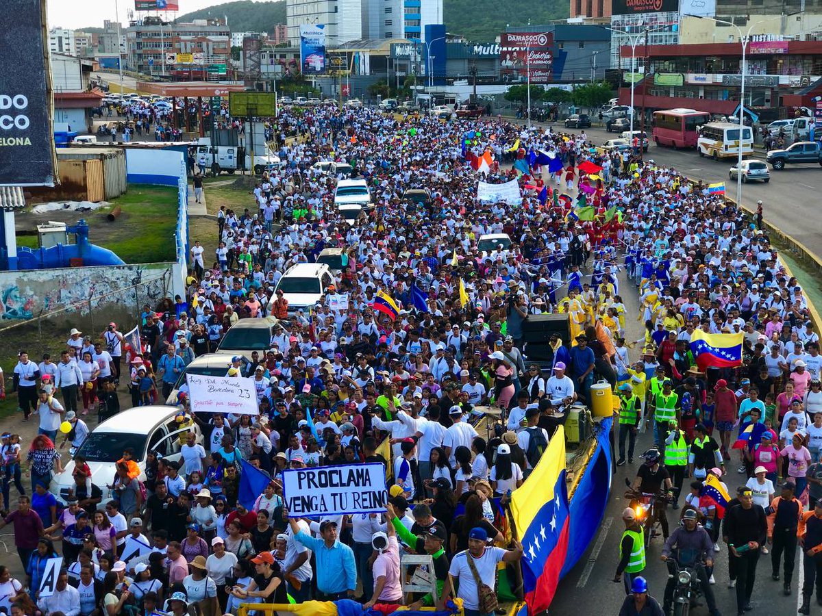 sugeyherreram's tweet photo. Hermosa manifestación de amor para Jesús de parte de nuestros hermanos cristianos en Anzoátegui, mi abrazo fraterno para tod@s🙌🏽❤️ https://t.co/RDKvpSyvgj