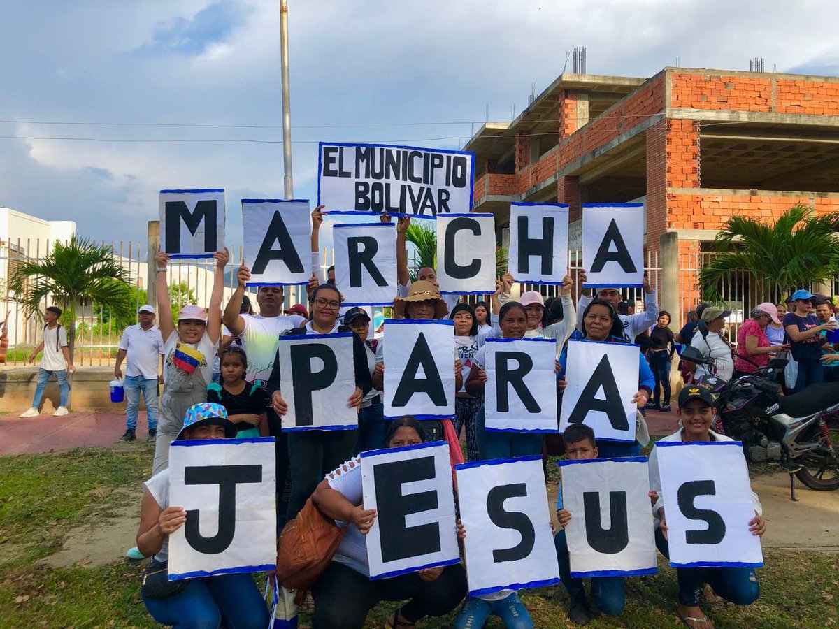 sugeyherreram's tweet photo. Hermosa manifestación de amor para Jesús de parte de nuestros hermanos cristianos en Anzoátegui, mi abrazo fraterno para tod@s🙌🏽❤️ https://t.co/RDKvpSyvgj