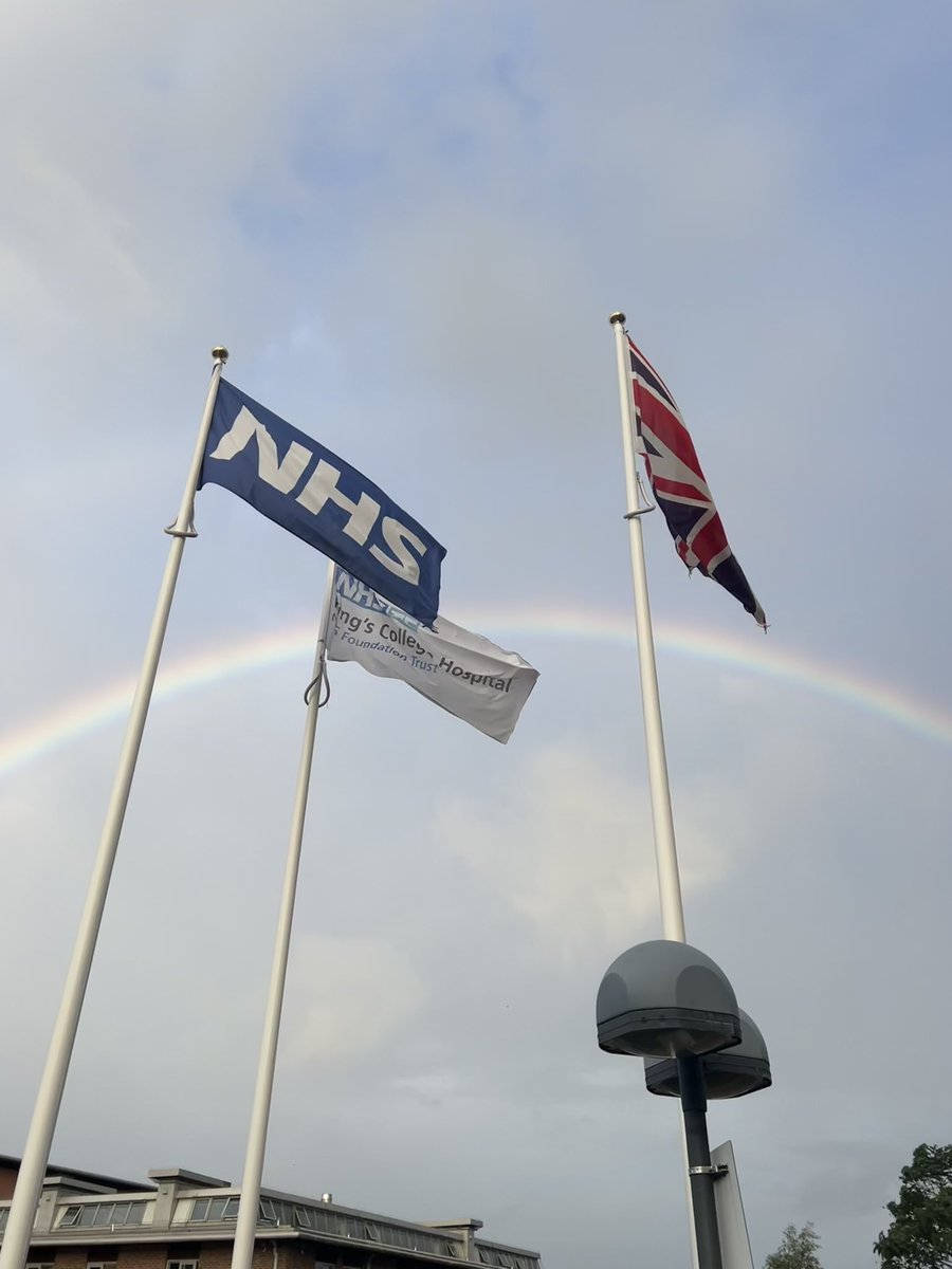 Rainbow over the PRUH this morning 🌈💙 <a href="/KingsCollegeNHS/">King's College NHS</a>