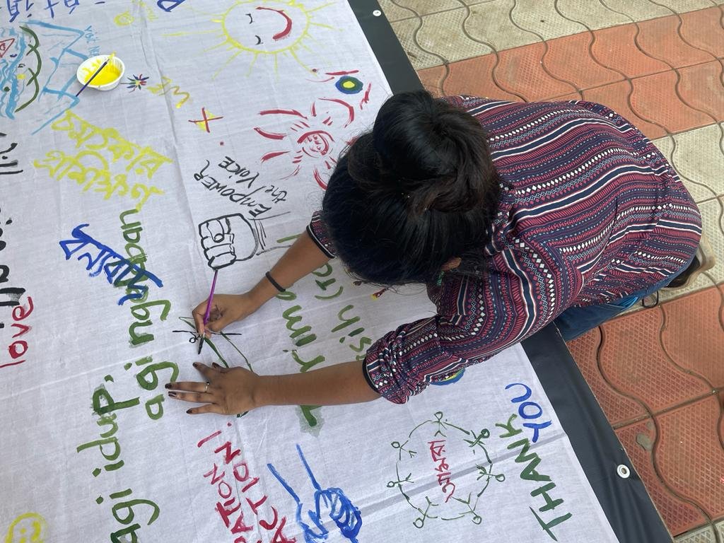 praxis_india's tweet photo. The heartwarming images that signify the end of yet another #TheWorkshop. #25yearsandcounting
#JubileeBatch #participation #development #learning #Sharing https://t.co/GRXndPQCao