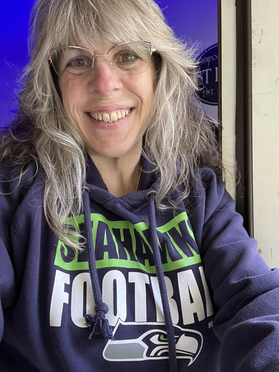 RoadQueen1967's tweet photo. #GOHAWKS
#bluefriday
#12forlife
#Seahawks https://t.co/loRe4Hd1fm