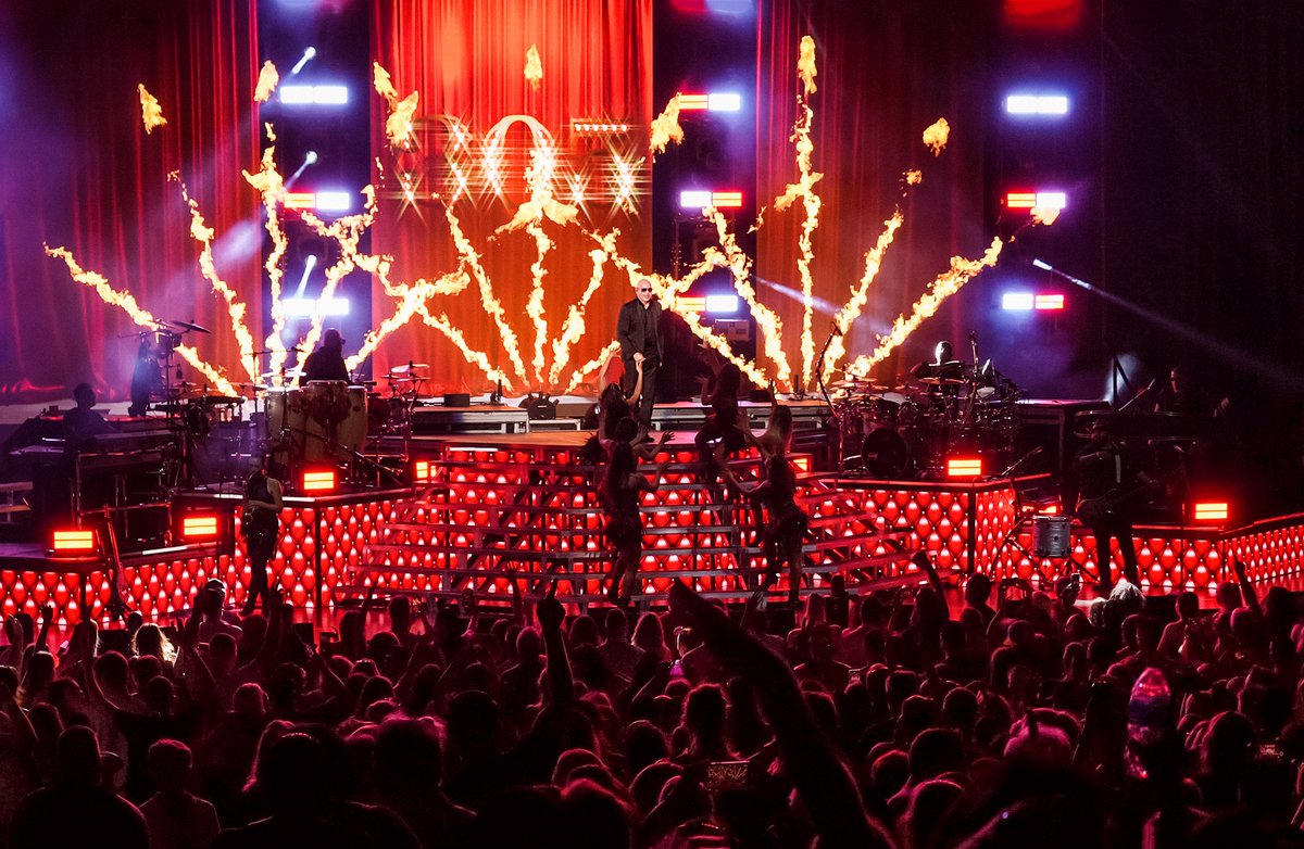 pitbull's tweet photo. THE TRILOGY TOUR TONIGHT. https://t.co/7L4wCoj5hq