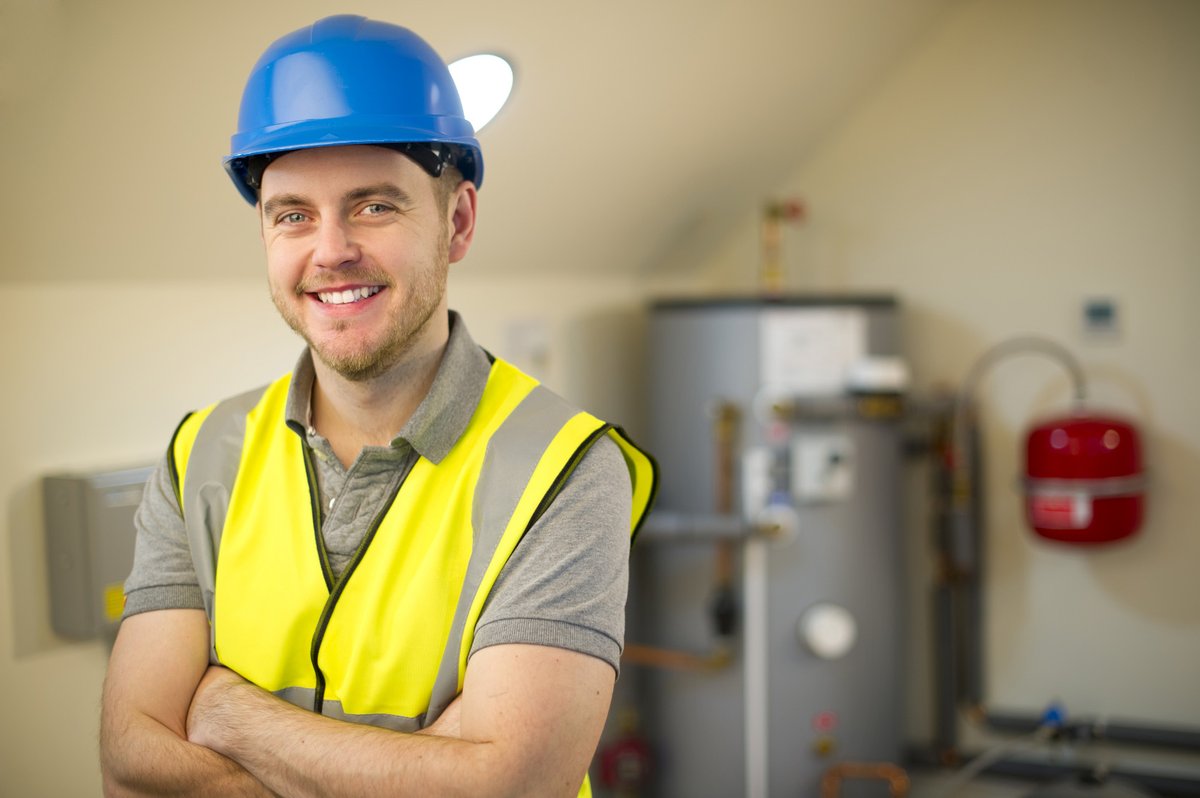 FURNACE MAINTENANCE TIPS
Regular maintenance of your ducting and furnace can reduce energy costs, and improve the efficiency and longevity of your furnace. 
osb.westfraser.com/blog/furnace-m…

#westfraser #HVAC #constructiontips #homemaintenance