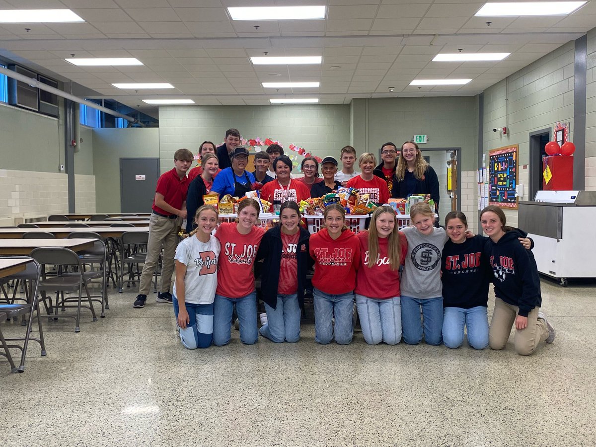 StJoeBobcats's tweet photo. We end our National School Lunch week! We have the BEST lunch ladies in the world. They definitely take it Up a Level! Bobcat parents helped us “Feed those who Feed our kids” by sending in all kinds of snacks. We put them together to make baskets!  We are truly blessed!  🐾🍔🐾 https://t.co/p6gTZ7lzRb