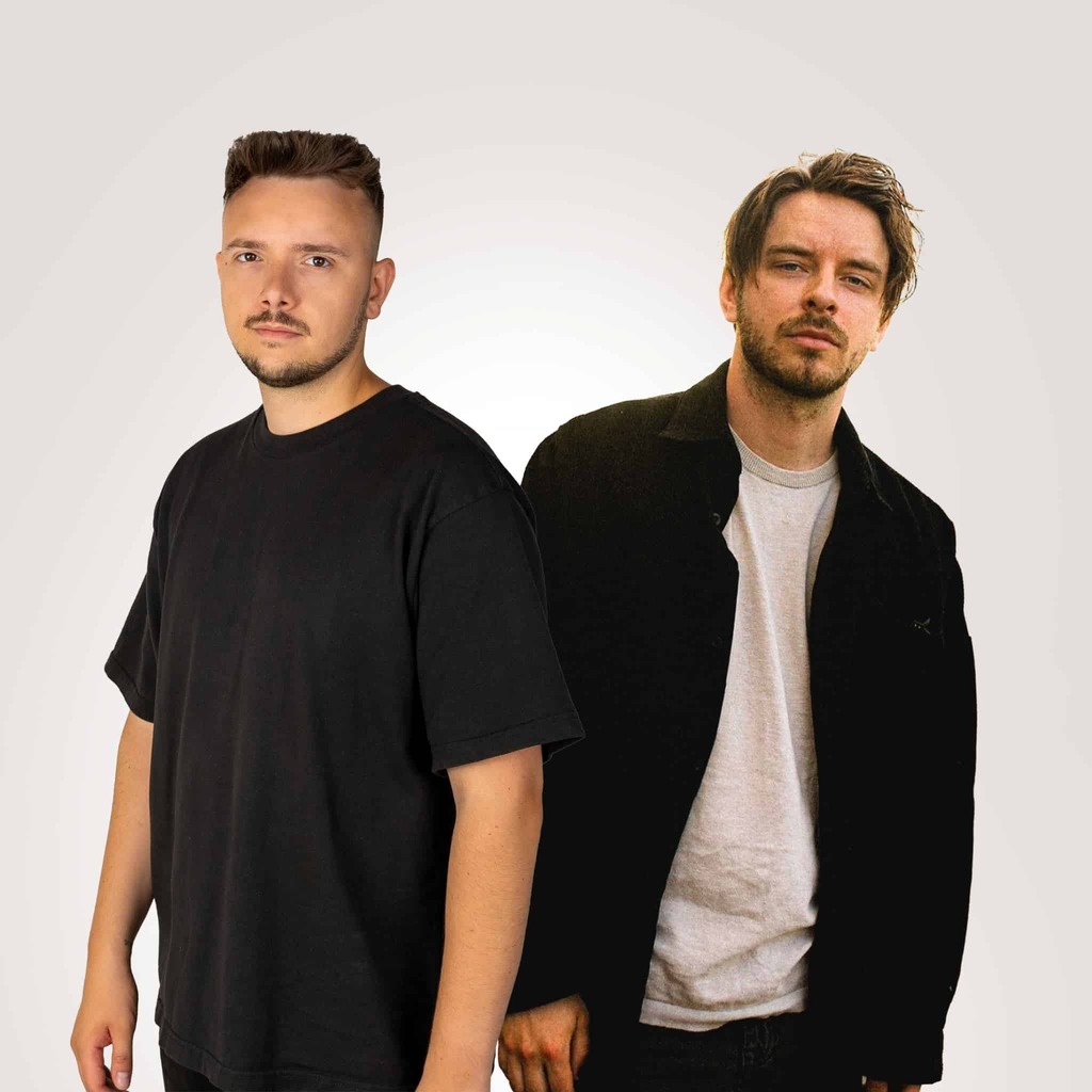 MISTER_MIXMANIA's tweet photo. Der neue Track von Crunkz x Philip Strand geht raus an alle „Friends“ da draußen

     #musiknews #Crunkz #Friends #PhilipStrand #Electro #Dance #Electronica #House #TechHouse
Foto Credits: WMG / Crunkz x Philip Strand  
Alles lesen -> https://t.co/YhO4m8VRcq https://t.co/40E7BlnqVb