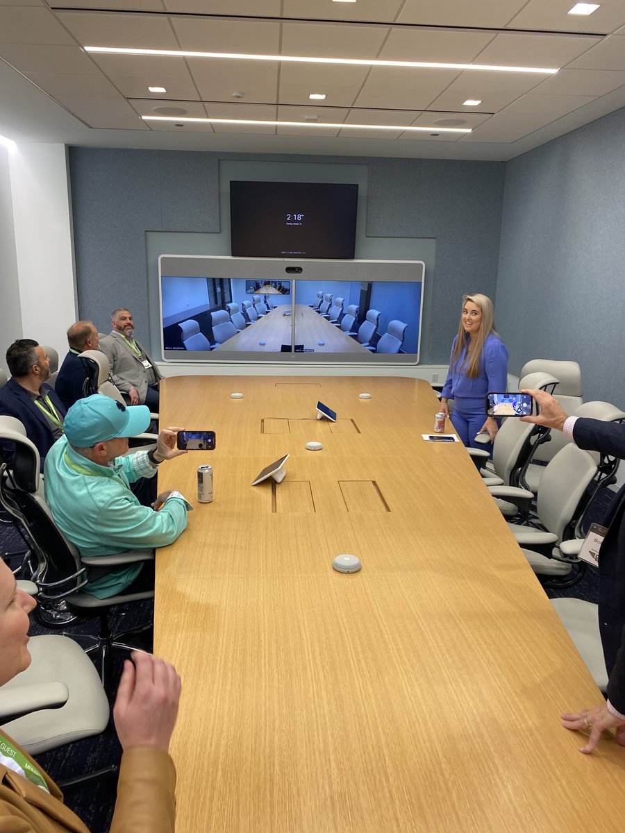 AskConvergent's tweet image. Wrapping up a productive week in the windy city with a glimpse of future remote hybrid work from Cisco!

Thanks to #Maverick team for a fantastic time of learning, strategizing, and delicious deep-dish pizza!💪🍕 

#AskConvergent #CiscoSMB #Collaboration #CiscoPartners