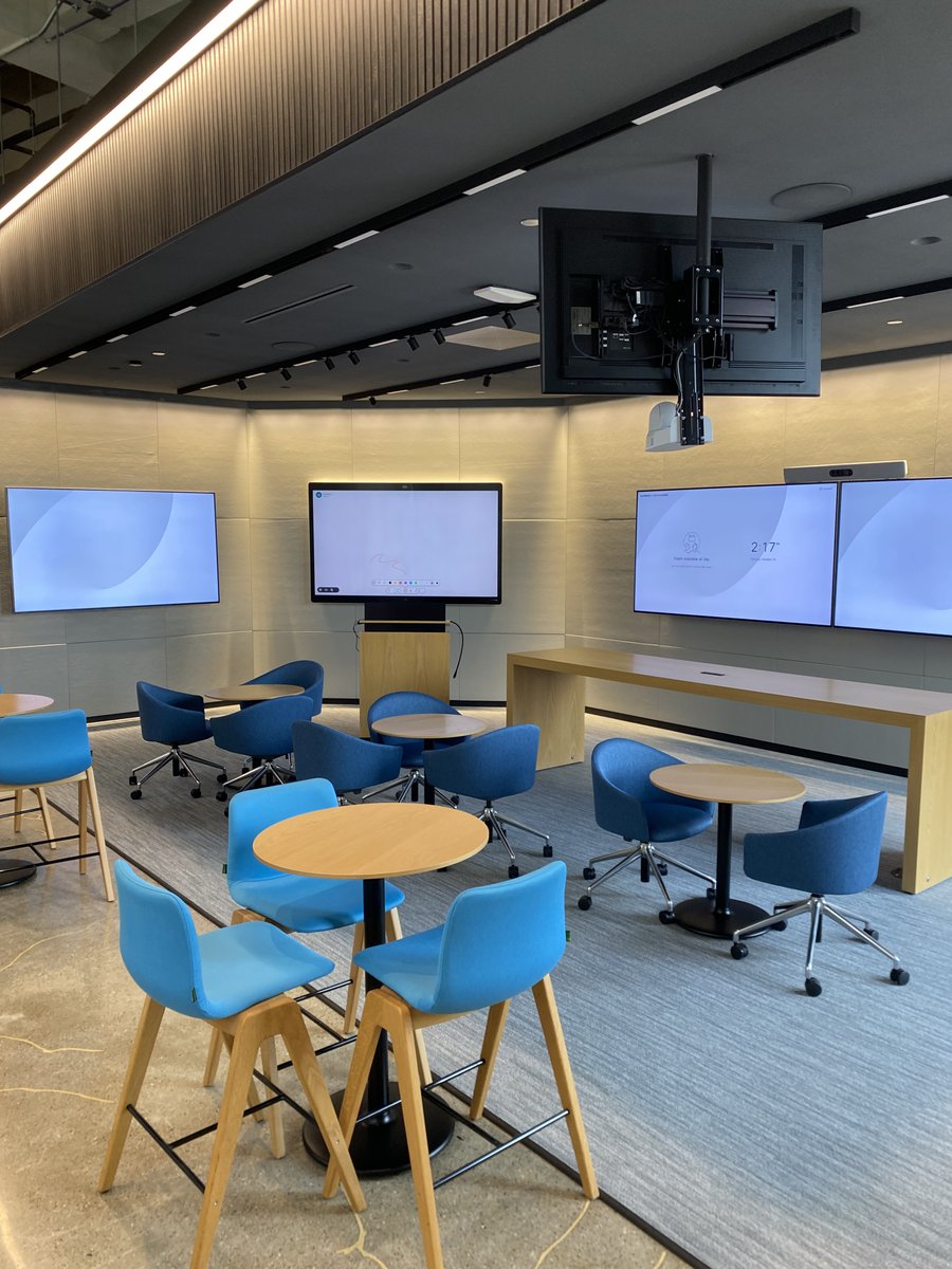 AskConvergent's tweet image. Wrapping up a productive week in the windy city with a glimpse of future remote hybrid work from Cisco!

Thanks to #Maverick team for a fantastic time of learning, strategizing, and delicious deep-dish pizza!💪🍕 

#AskConvergent #CiscoSMB #Collaboration #CiscoPartners