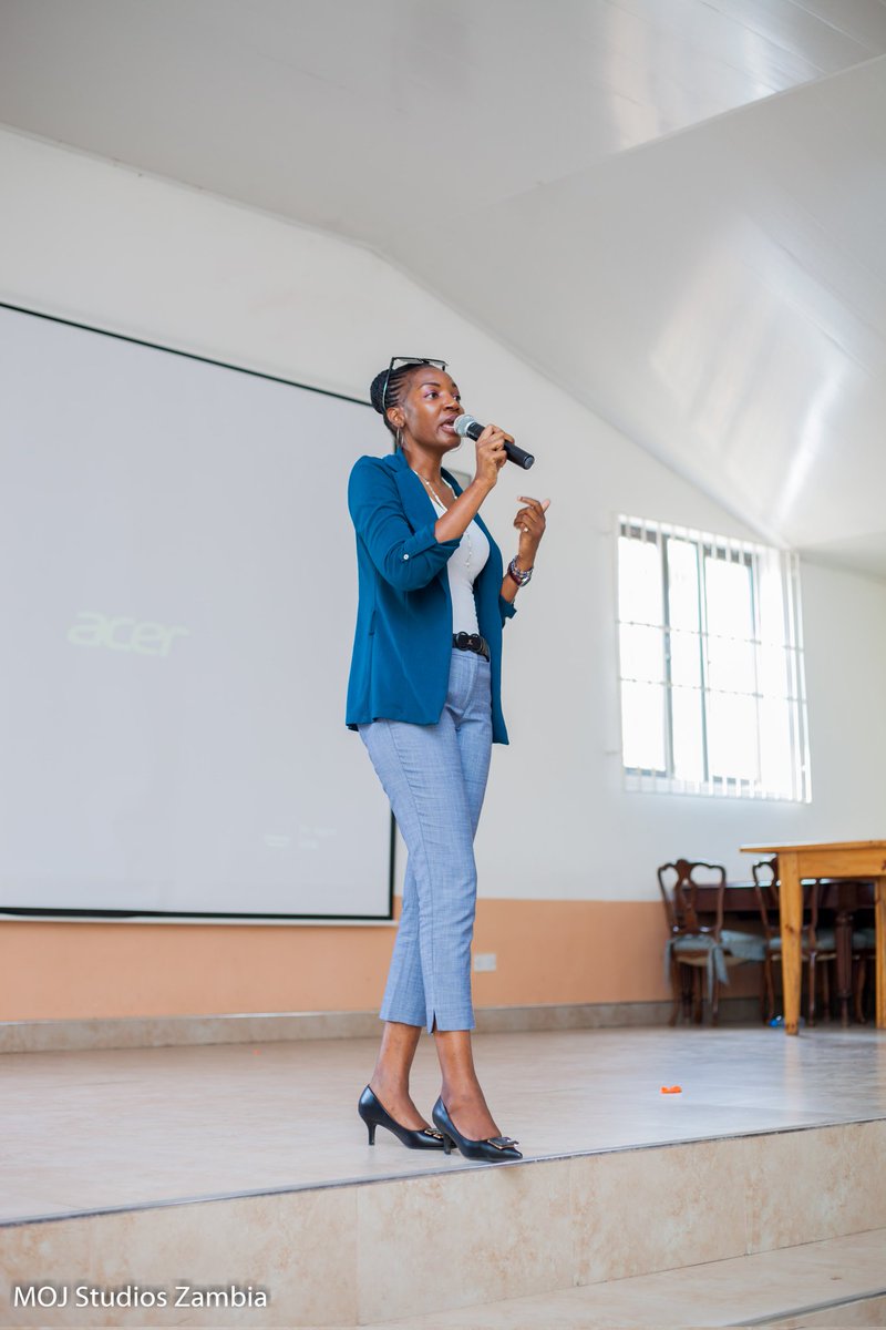 Yesterday had the privilege to talk to the learners from my former school Malundu.I was so excited to be recognized as a former pupil to educate the learners on SRHR, Self Awareness and Drug and Substance Abuse.Young People First!
#SRHAdvocate #YouthMentor 
#DareToBeDifferent