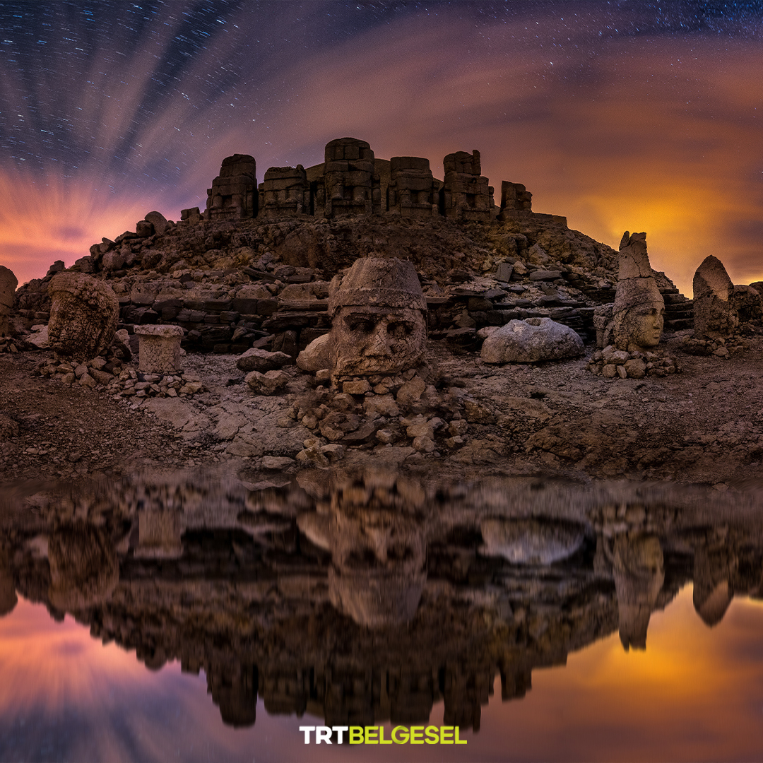 TRTBelgesel's tweet photo. Nemrut Dağı 🏔️
Kommagene Kralı I. Antiochos’un tanrılara ve atalarına minnettarlığını göstermek için yaptırdığı mezar, anıtsal heykelleri ve manzarası ile Helenistik Dönem’in en görkemli kalıntılarından birisidir ve 1987 yılında UNESCO Dünya Mirası Listesi’ne alınmıştır. https://t.co/kXN58CgMuw
