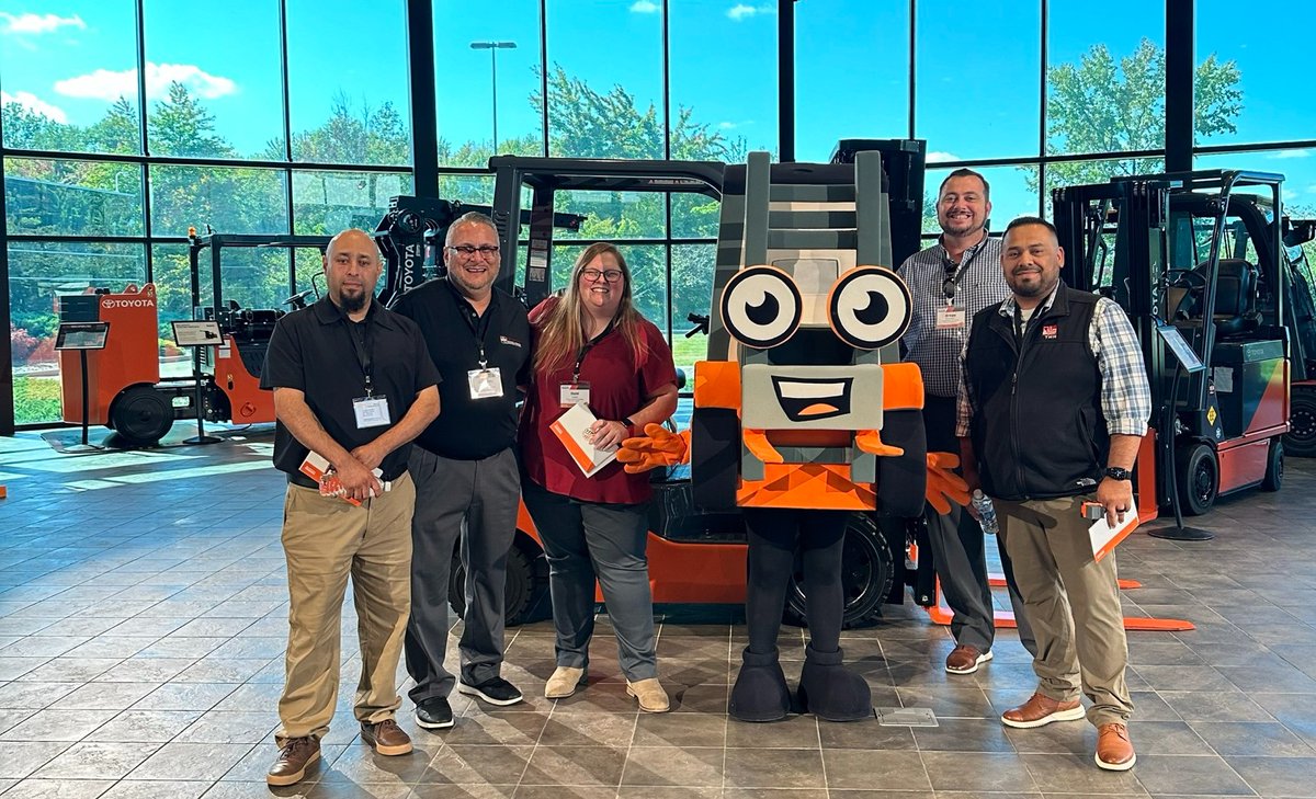 Last week, a few of our leaders traveled to Indiana for #ToyotaWeek! 

#tmhnc #tmhnclife #toyotaforklift #toyotamaterialhandling #toyota