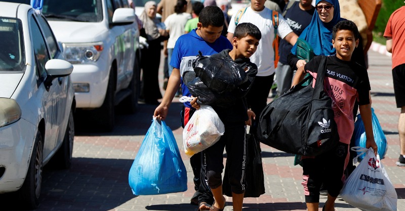 SkyNews's tweet photo. The Israeli Defence Force (IDF) has given 1.1 million people living in northern Gaza 24 hours to evacuate, but aid workers tell Sky News it is ‘impossible’.  

Here’s why 👇