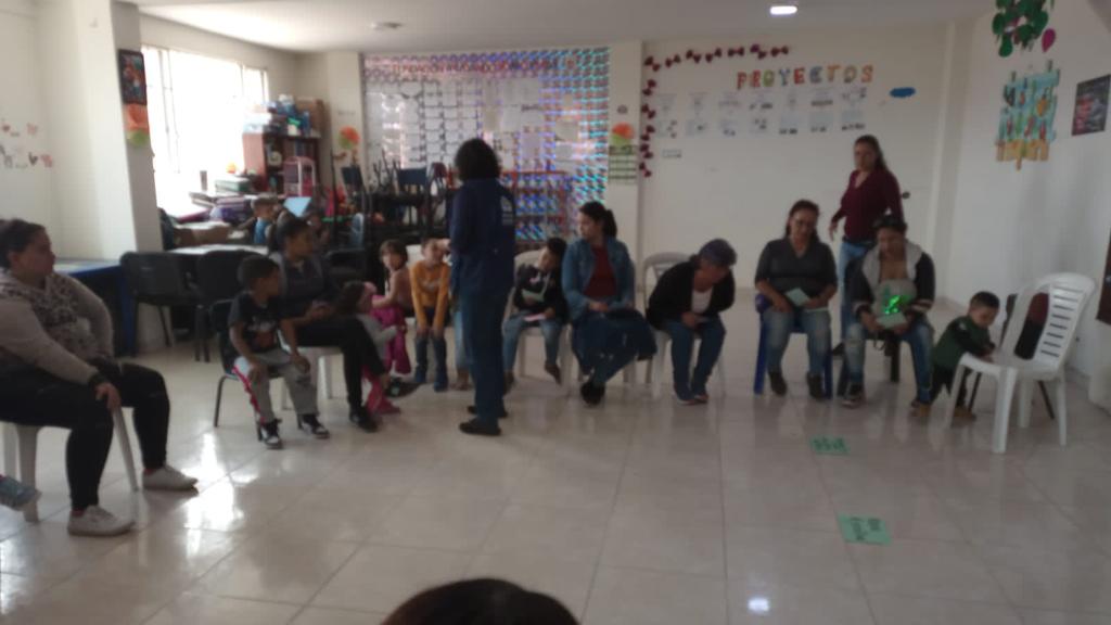 DefensoriaCol's tweet photo. 1/2 La Dupla de género de la regional #Bogotá realizó la segunda jornada del proceso de promoción y divulgación de derechos de las mujeres y personas #OSIGD e identificación de rutas, derechos y cierre de círculos de violencias. https://t.co/pQNb4oiicD