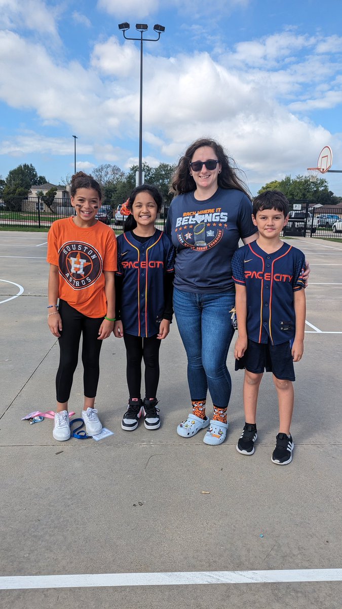 Let's go Astros! Love supporting our local Houston team with our students! #liederleopards #houstonastros <a href="/CFISDLieder/">Lieder Elementary</a>