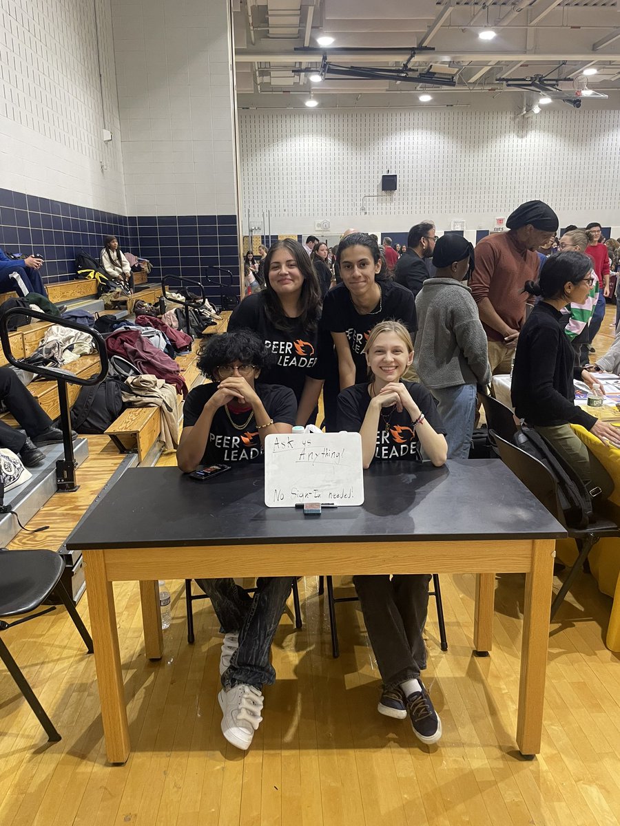 PeerForward's tweet image. It’s #ForwardThinkerFriday! This week’s #ForwardThinkers are our Frank Sinatra Peer Leaders and our Urban Assembly Peer Leaders! Earlier this week, both of these New York based PeerForward teams helped out at college fairs held at their respective schools. Keep it up!