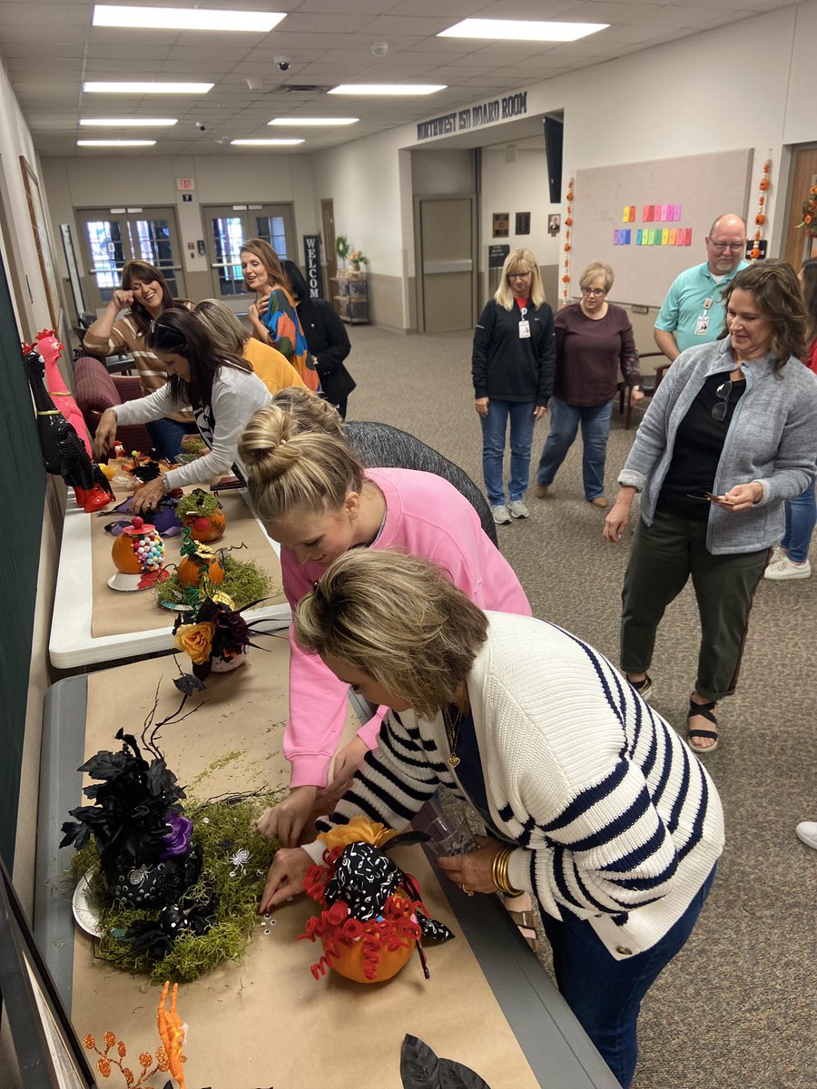Today is a GOOD day! We’ve been hiring like crazy, opening 3 campuses, and creating new workflows. So it was time for us to have a little fun! If you’re here at the admin building come take a peek at our pumpkins! 🎃🎃🎃
#SpookySZN
