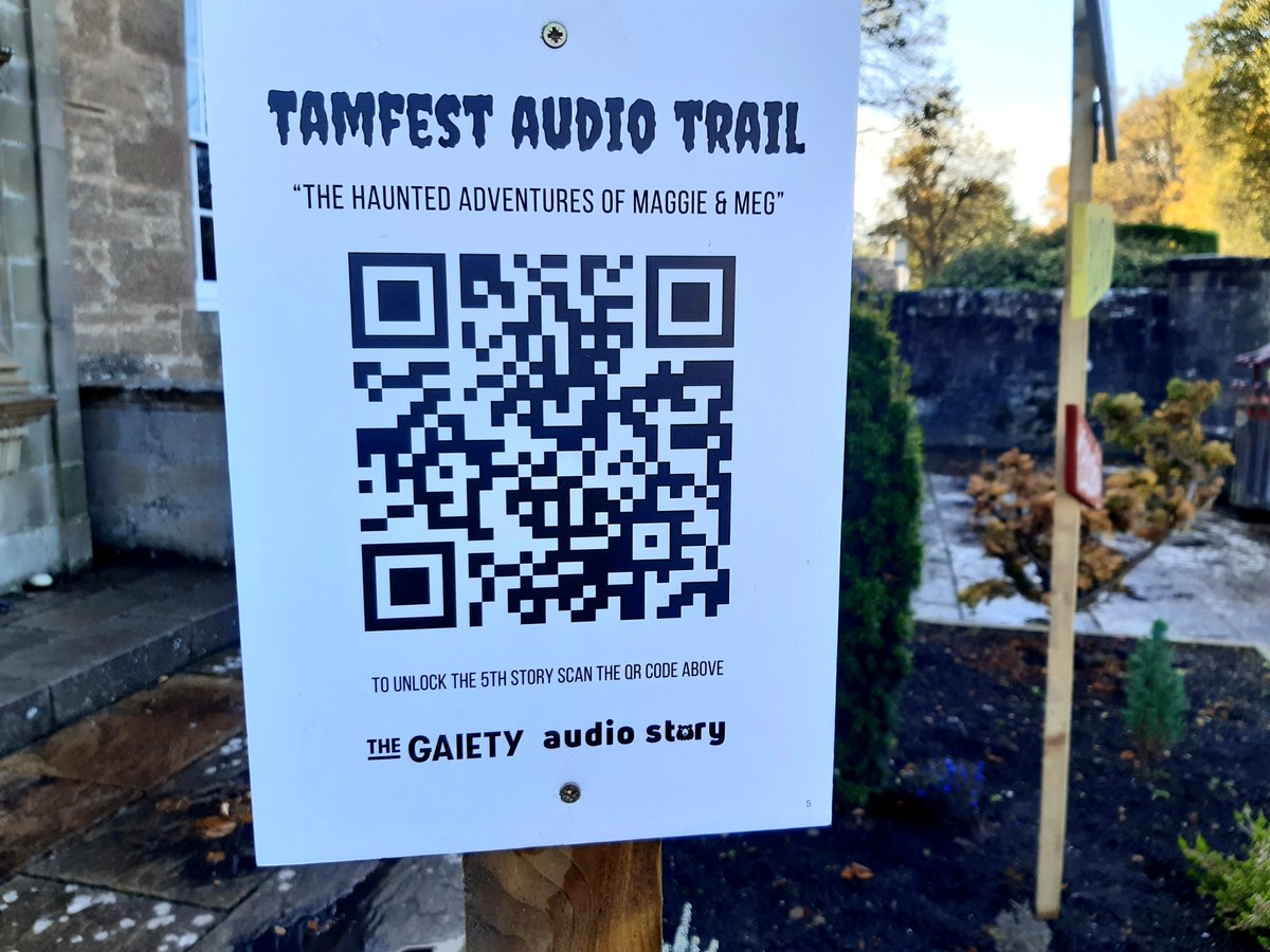 BloodyPolitics's tweet photo. Alloway Village gets ready for #TamFest and Hallowe'en.
Be afraid. 😅
👻 🧙♀️ 🎃 🦴
#RobertBurns
#TamOShanter https://t.co/COeUlJgapw