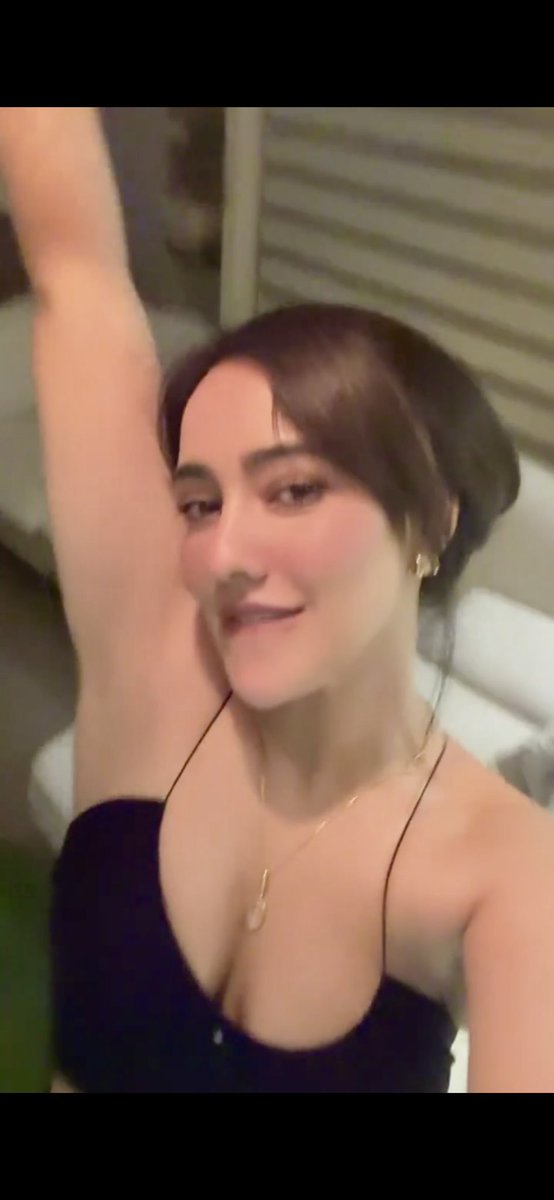 MuSigma15's tweet photo. #NehaSharma pure lust on her. Smooth #armpits and beautiful valley is just what Internet needs 🫣😛 https://t.co/G2QwmsZOaL