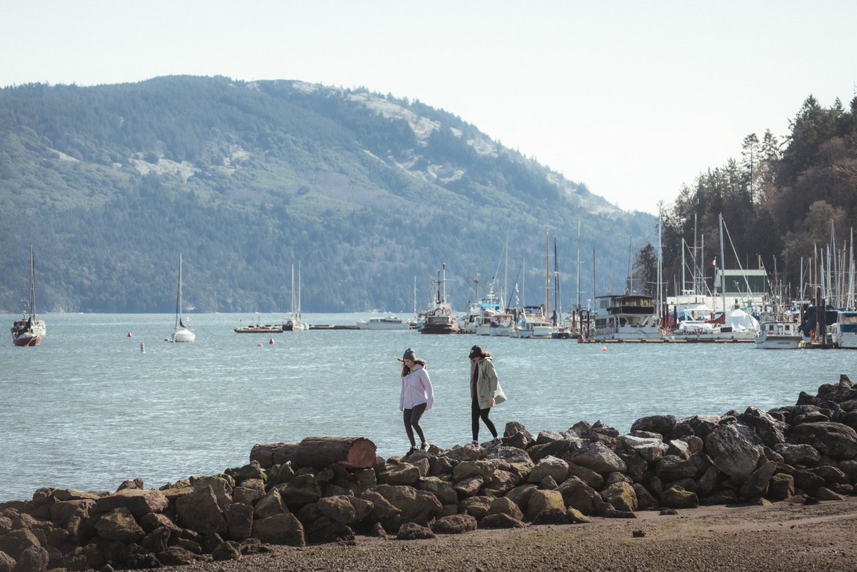 Further from shore in #CowichanBC find tons to see and do - including the Cowichan Raptor Centre, Kingscote Heritage Trail, plus a host of cideries, wineries and distilleries. Learn more: bit.ly/3QfKbpa #ahoybc #explorebc #boatingbc 📷 @cowichantourism / Peter O'Hara