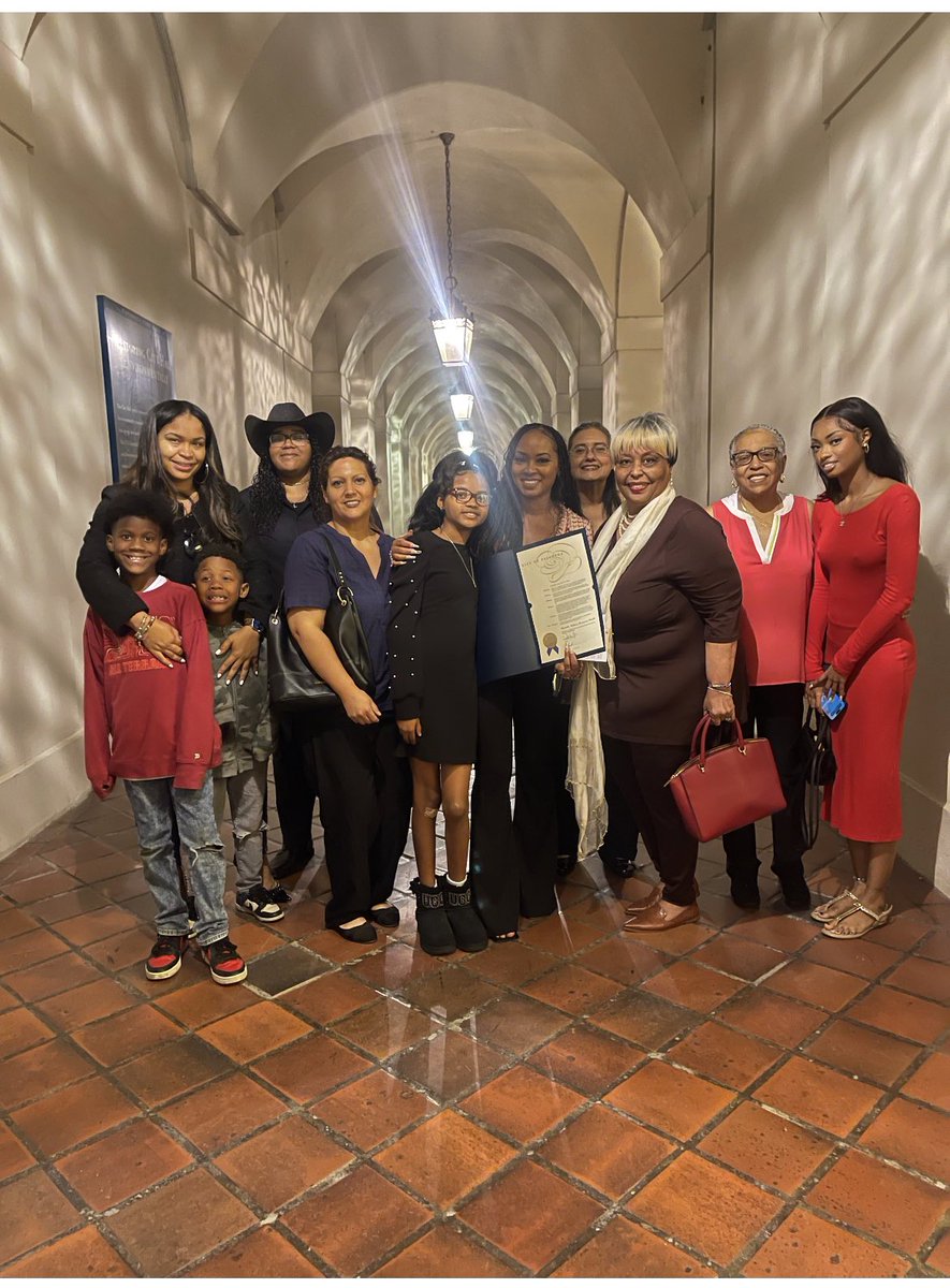 Shepherd’s Door @pasadenacityhall
to receive a Proclamation for #DomesticViolenceAwarenessMonth from Pasadena Mayor Victor Gordo and the City of Pasadena Prosecutor Office.