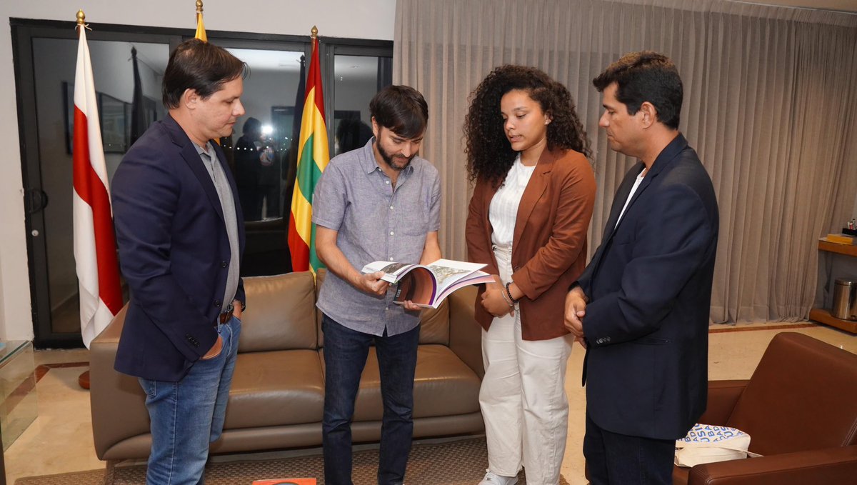 DesEconomicoBAQ's tweet photo. Sostuvimos un encuentro con la delegacion de nuestra ciudad hermana, #SalvadorDeBahía 🇧🇷, donde fortalecimos lazos de cooperación 🤝.

🌳 Seguimos trabajando con ciudades de la Red de Biodiverciudades en el intercambio de experiencias exitosas como #TodosAlParque y Mallorquín. https://t.co/GmwzJjaaZX