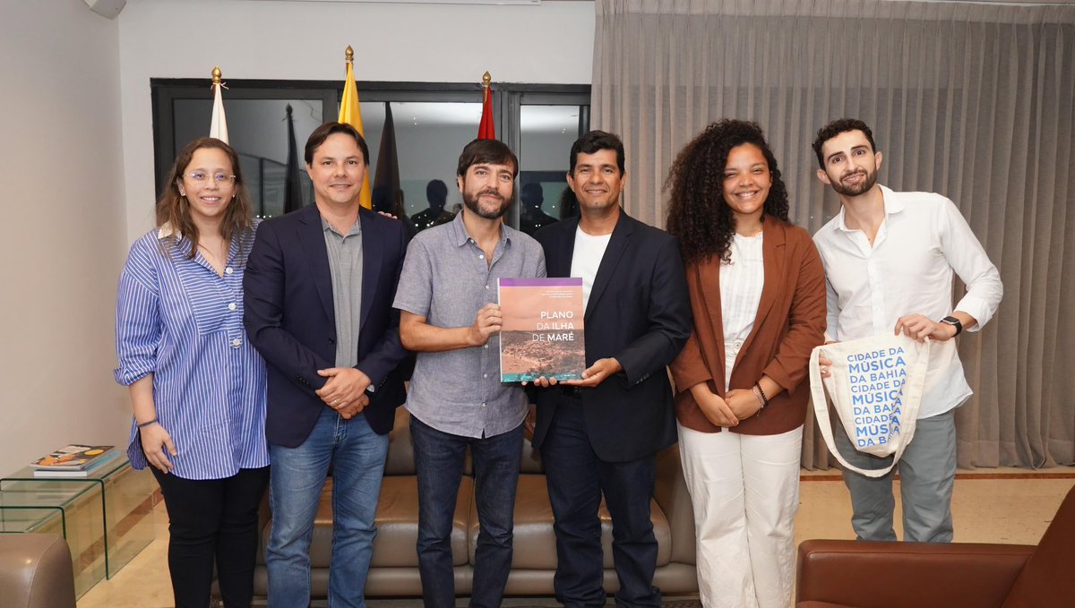 DesEconomicoBAQ's tweet photo. Sostuvimos un encuentro con la delegacion de nuestra ciudad hermana, #SalvadorDeBahía 🇧🇷, donde fortalecimos lazos de cooperación 🤝.

🌳 Seguimos trabajando con ciudades de la Red de Biodiverciudades en el intercambio de experiencias exitosas como #TodosAlParque y Mallorquín. https://t.co/GmwzJjaaZX