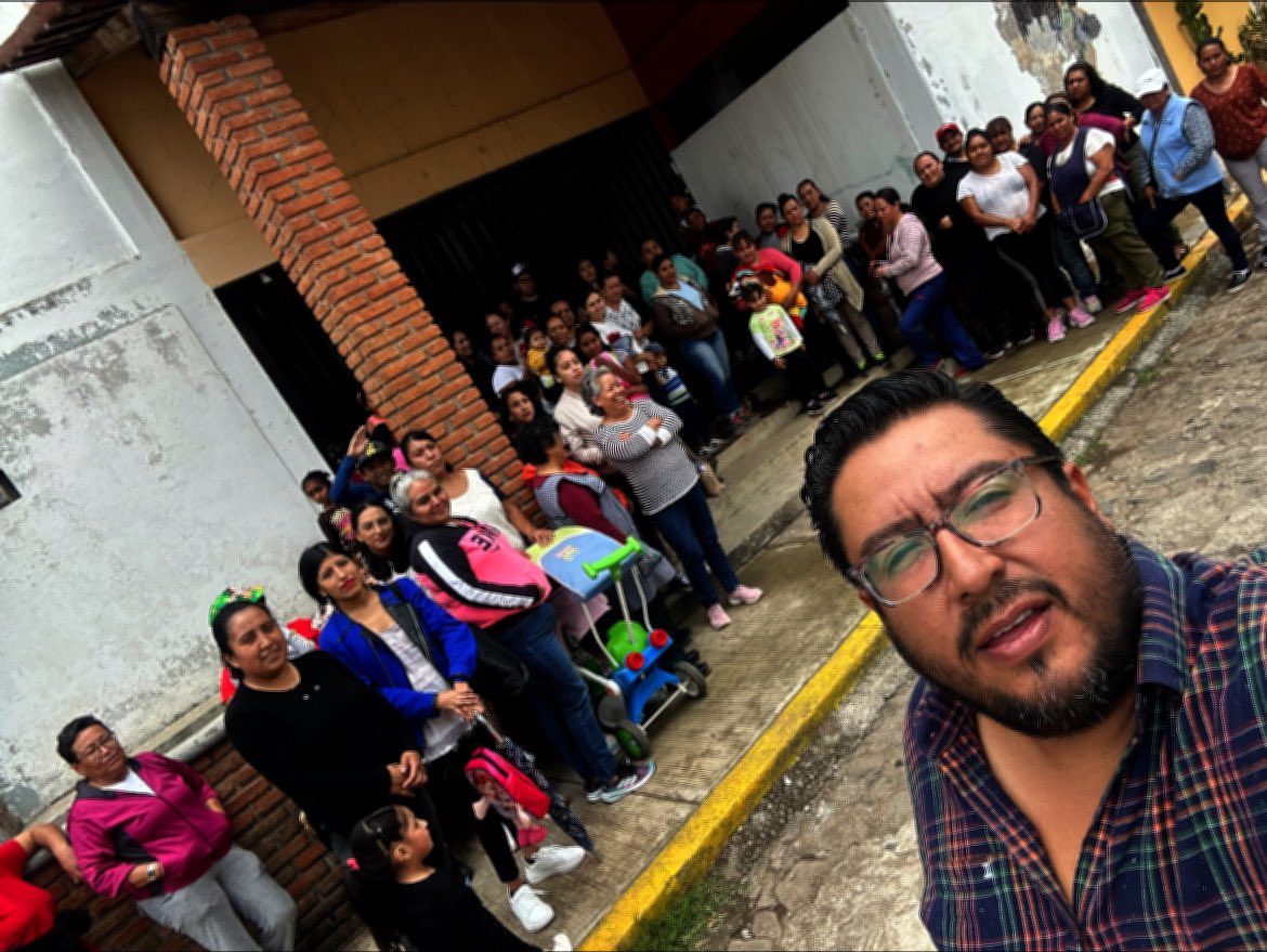 Omar_Dom_V's tweet photo. Con paso firme y avanzando cada día, #MotivateAquiyAhora, traemos las mismas ganas de hacer las cosas bien y sumar cada día más beneficios para los Sansimonenses #SanSimónDeGuerrero #orgullodedondevengo #UnidosSomosMasFuertes https://t.co/FU0Y9pPxPn