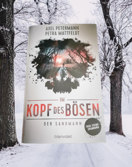 meinetestecke's tweet photo. Im Kopf des Bösen - Der Sandmann
Ein True-Crime-Thriller
Rezensionsexemplar
Das Autorenduo Axel Petermann und Petra Mattfeldt erzählen ein wahres Verbrechen, gekonnt in einen fiktiven Kriminalfall umgesetzt. Der Leser erhält faszinierende Einblicke in die Welt der Fallanalyse. https://t.co/vaPG2pWipu