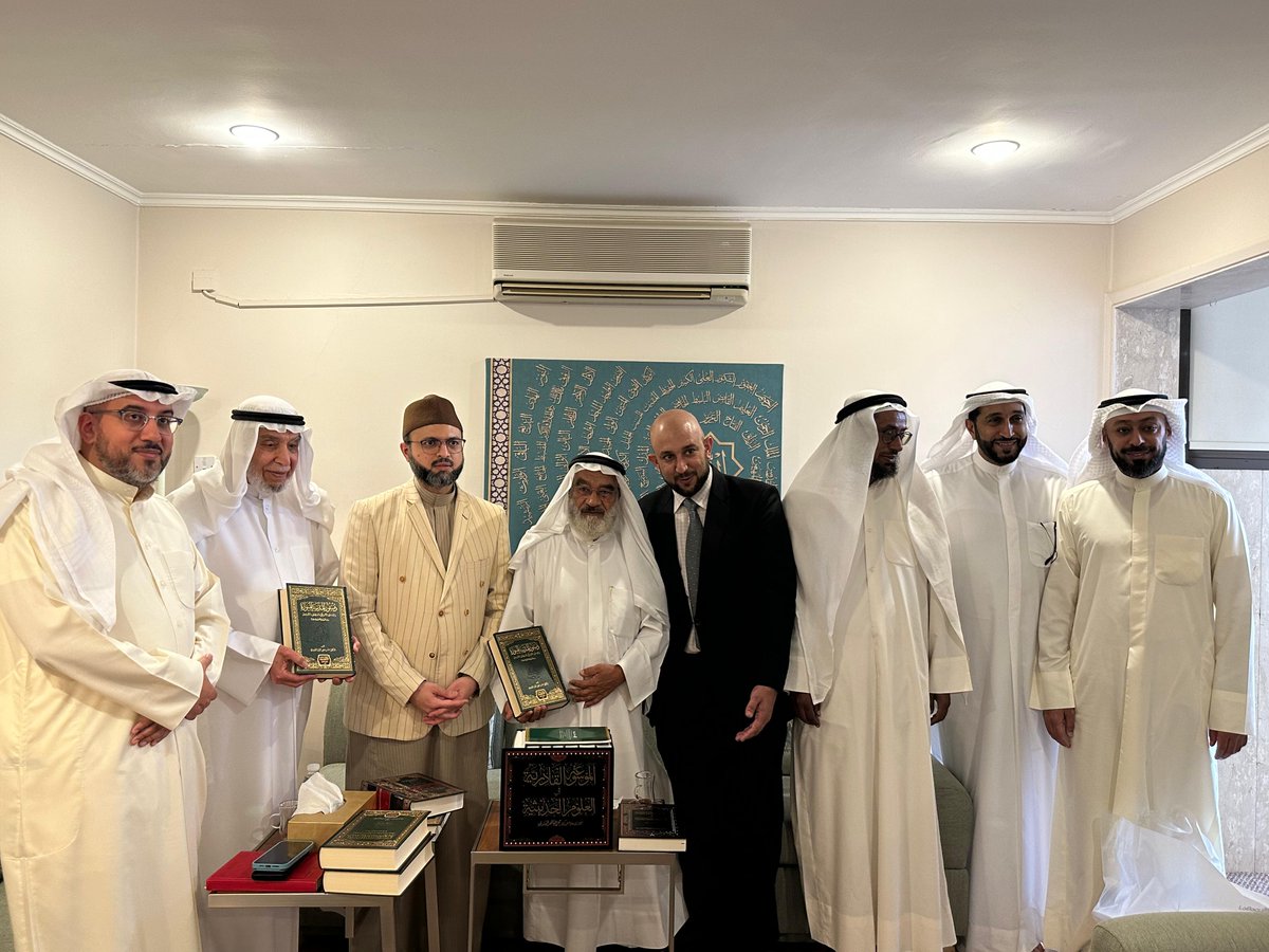 Kuwait: Dr. Hassan Mohiuddin Qadri, the Chairman Supreme Council Minhaj-ul-Quran International, delivered a speech at the Diwaniya of Sheikh Dr. Khalid Al-Mazkur, Head of Al-Islah Welfare Society. This event was held under the patronage of Member of Parliament, Syed Osama Isa