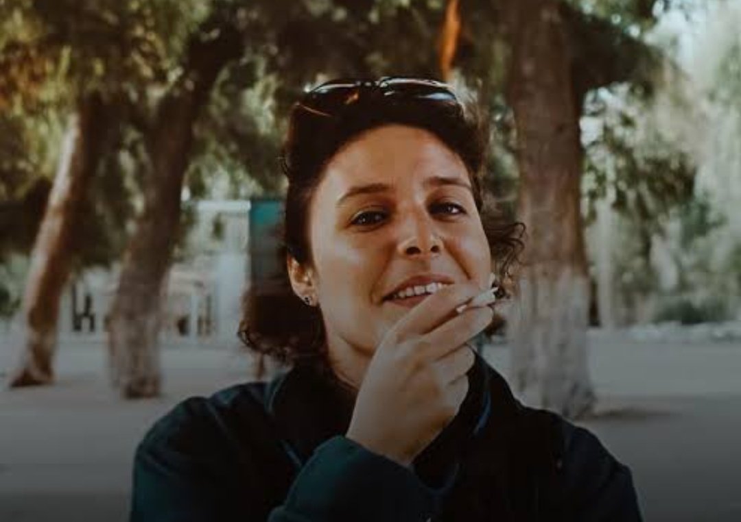 Sahneden çekilirken yaşamıma karışmış herkesi selamlıyorum.

Nilgün Marmara
(13 Şubat 1958 - 13 Ekim 1987)