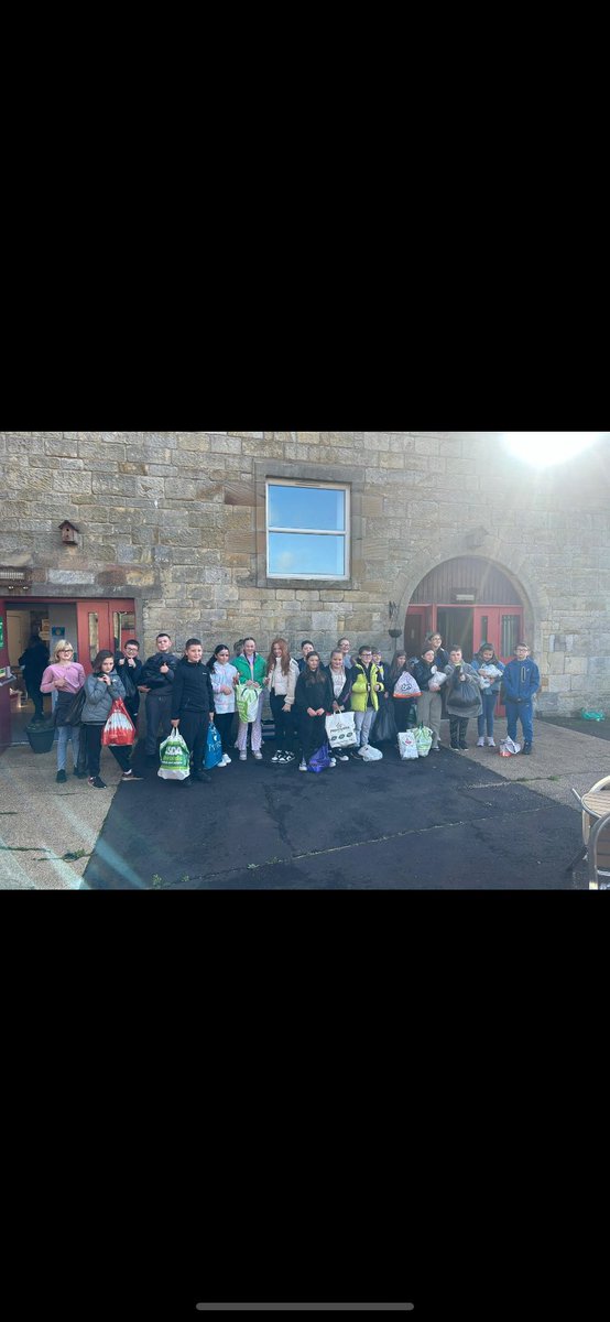 Some of our primary 7 pupils delivered food parcels to the Cranberry Moss Food Parlour! Thank you for all of your donations! Our children loved their Dress Down Day! 🤩 #article27 @CranberryMoss