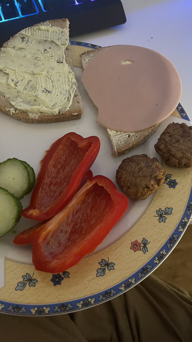 michelle (taylor's version)✨ tweet media