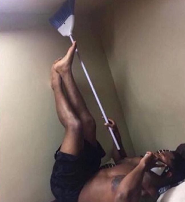 yo haciendo cosas raras mientras hablo por teléfono