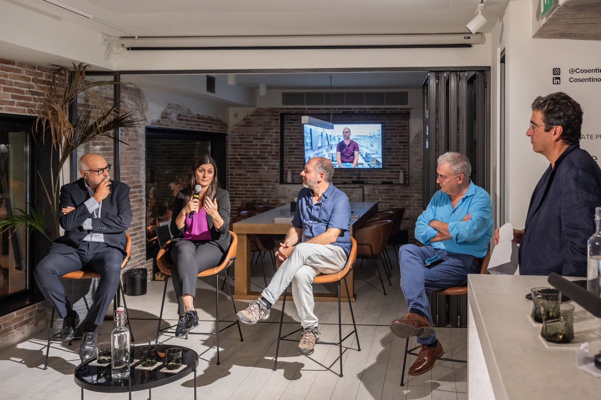 CosentinoBCN's tweet photo. 💭Fotos del debate “#FacilityManagement Los nuevos prescriptores”. Con Felip Neri Gordi, Lluis Dalmau, Lorenzo Viñas Periz, y Natàlia Gómez Valero. “Reinventing The Building” https://t.co/uqs4Y1mvya