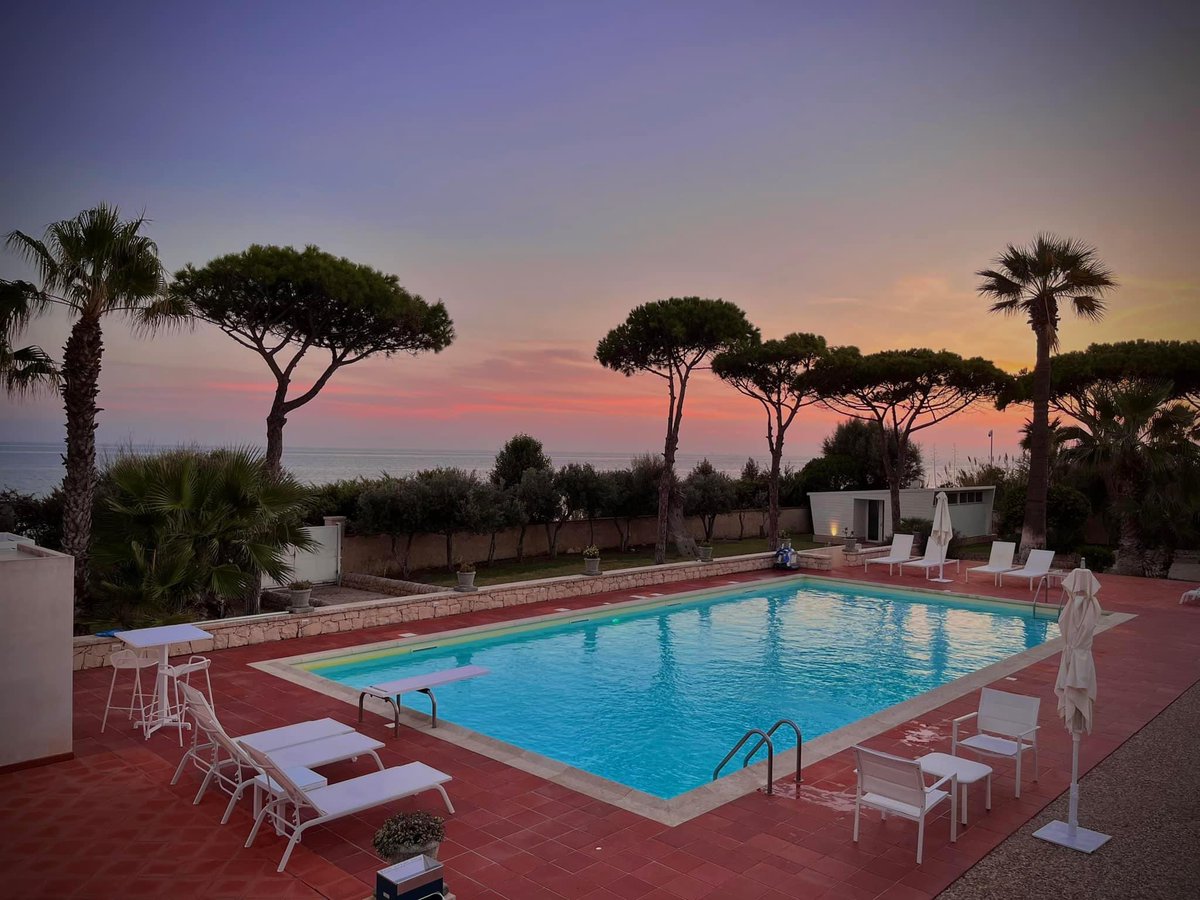 We’ll just leave this here 🥰

Taken by one of guests, Sarah, on her recent Pilates trip to Marina di Modica, Sicily.

And breathe…

#sicily #villa